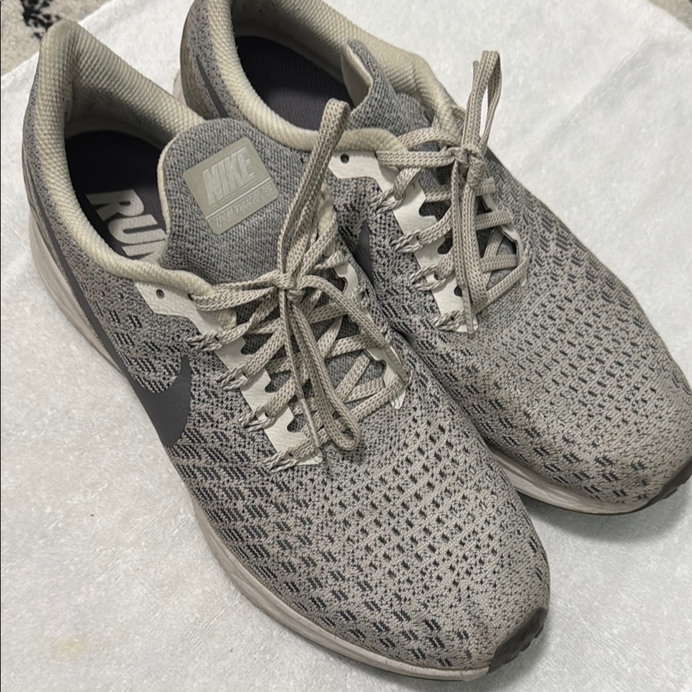 Nike Women’s Gray Zoom Pegasus 35 Running Shoes - Size 12